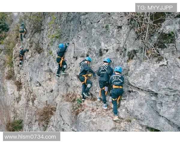 重庆攀岩队中路突破战术解析与实战应用探讨